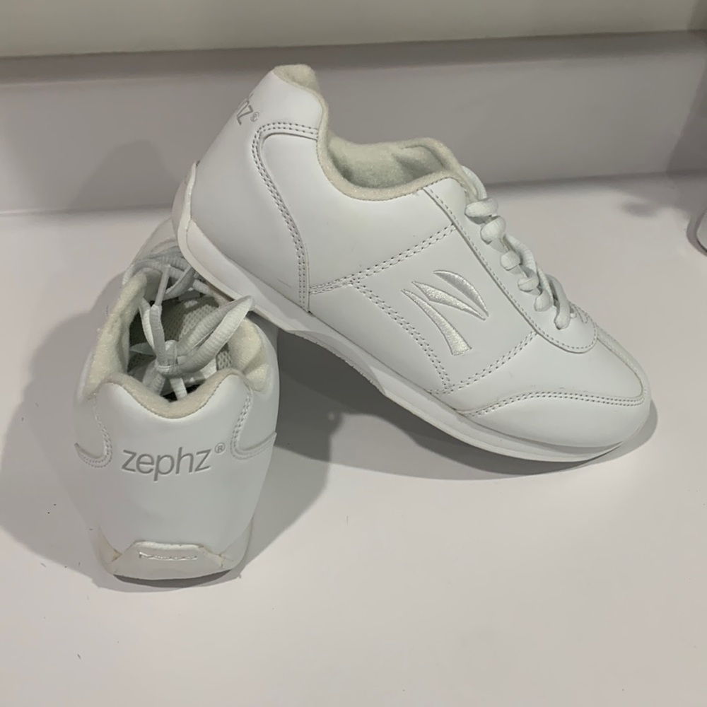 New never worn zephz cheerleading shoes all white and lightweight